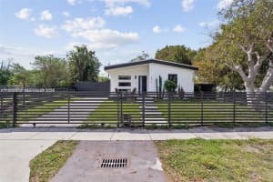 944 Nw 64th St, Miami