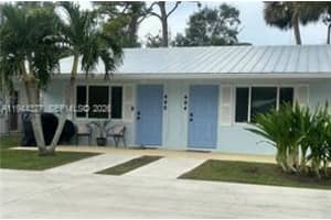 494 Sw 11th Ct 494, Palm City