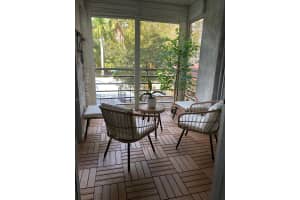 17890 W Dixie Hwy 210, North Miami Beach