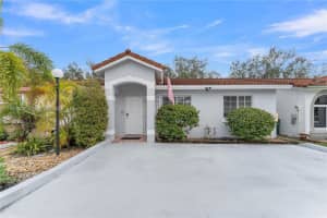 8255 Nw 186th St 1002, Hialeah