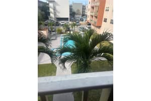 6130 W 19th Ave 210, Hialeah