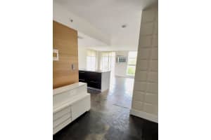 16590 Ne 26th Ave 402, North Miami Beach