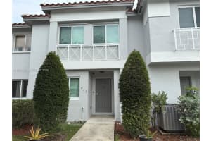 823 Nw 208th Ter 823, Pembroke Pines