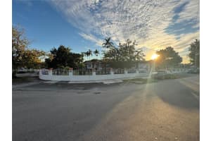 500 Sw 39th Ct, Miami