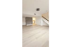 5 Olive Dr 19, Hialeah