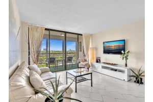 20400 W Country Club Dr 817, Aventura