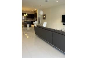 10220 Nw 63rd Ter 221, Doral