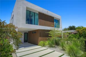 355 Nw 50th St, Miami