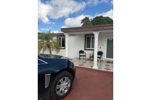 815 E 32nd St, Hialeah