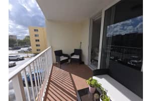 6970 Nw 186th St 3-307, Hialeah
