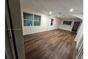 1717 Nw 69th St, Miami