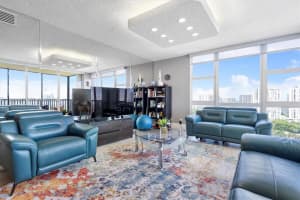 20379 W Country Club Dr 1933, Aventura