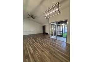 817 Ne 214th Ln 4, Miami