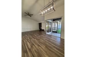 817 Ne 214th Ln 4, Miami 817 Ne 214th Ln 4, Miami