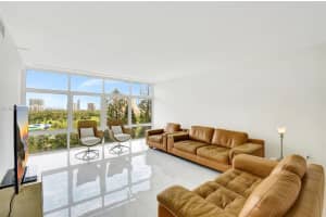 20100 W Country Club Dr 1005, Aventura
