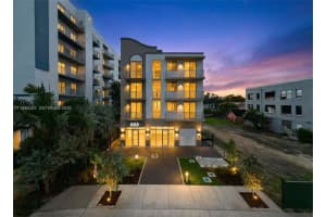 650 Sw 1st St 406, Miami