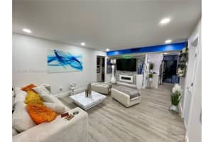 8635 Nw 8th St 311, Miami