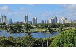 3625 N Country Club Dr 609, Aventura