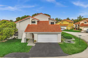 17532 Nw 61st Ct N, Hialeah