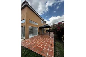 8417 Nw 1st Ter, Miami