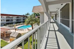 581 Blue Heron Dr 302-b, Hallandale Beach