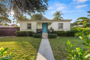 550 Cardinal St, Miami Springs