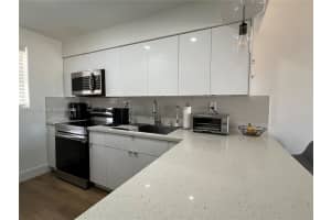 8425 Nw 8th St 406, Miami