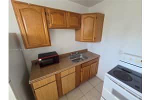 535 Nw 7th St 10, Miami