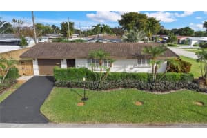 1541 Nw 83rd Way, Pembroke Pines