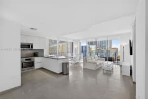 68 Se 6th St 1702, Miami