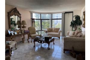 20100 W Country Club Dr 507, Aventura