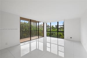 20335 W Country Club Dr 209, Aventura