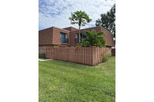 2563 Lakeview Ct, Cooper City