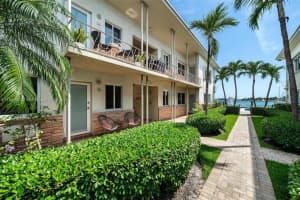 1130 Venetian Way 1e, Miami