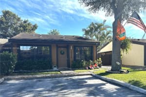 10340 Laurel Ct, Pembroke Pines