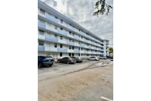 1801 S Treasure Dr 411, North Bay Village