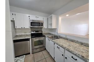 441 Ne 195th St 105, Miami