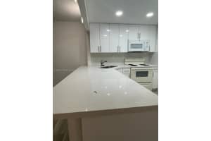 4550 Nw 9th St 801e, Miami