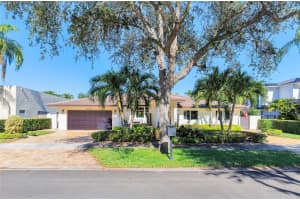 8515 Nw 168th Ter, Miami Lakes