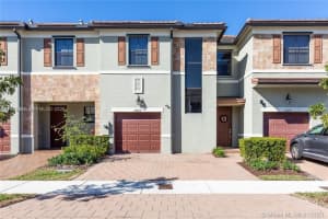10034 W 32nd Ln, Hialeah