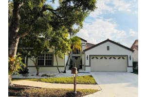 189 Cameron Dr, Weston