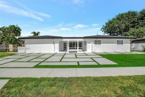 430 Tamarind Dr, Hallandale Beach