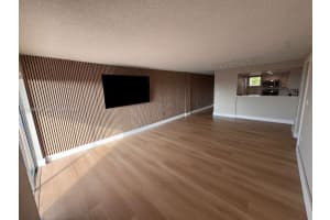 1990 W 56th St 1311, Hialeah