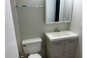 206 Ne 3rd St 5, Hallandale Beach