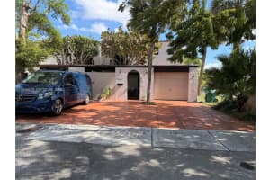 7216 Jacaranda Ln, Miami Lakes