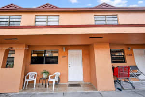 2224 W 53rd Pl 2224, Hialeah