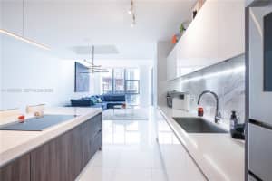 851 Ne 1st Ave 2101, Miami