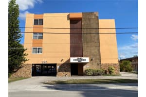 295 Nw 72nd Ave 304, Miami