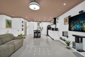 7401 Sw 82nd St 202s, Miami