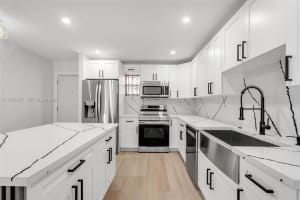 1890 W 56th St 1211, Hialeah